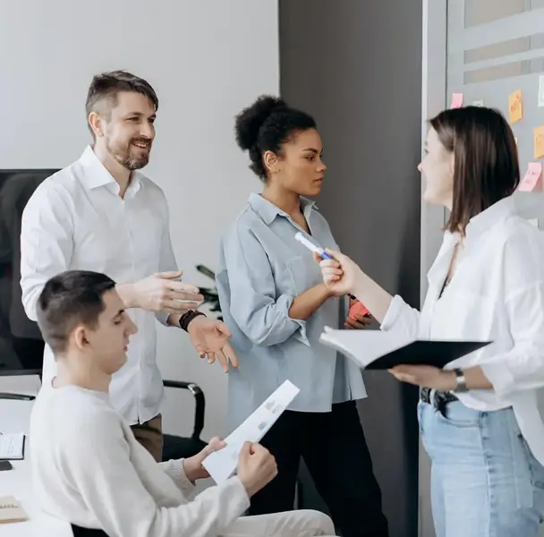 Team discussing link insertion campaign workflow